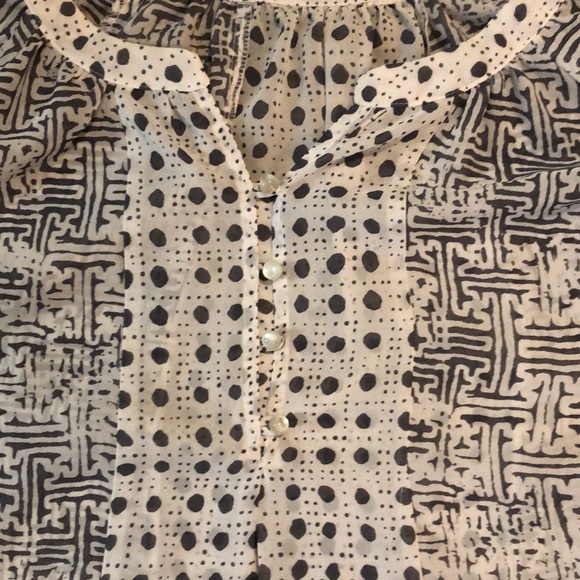 EUC Women’s blouse - Picture 2 of 3